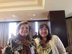 La imagen puede contener: 2 personas, personas sonriendo, personas de pie, barba e interior